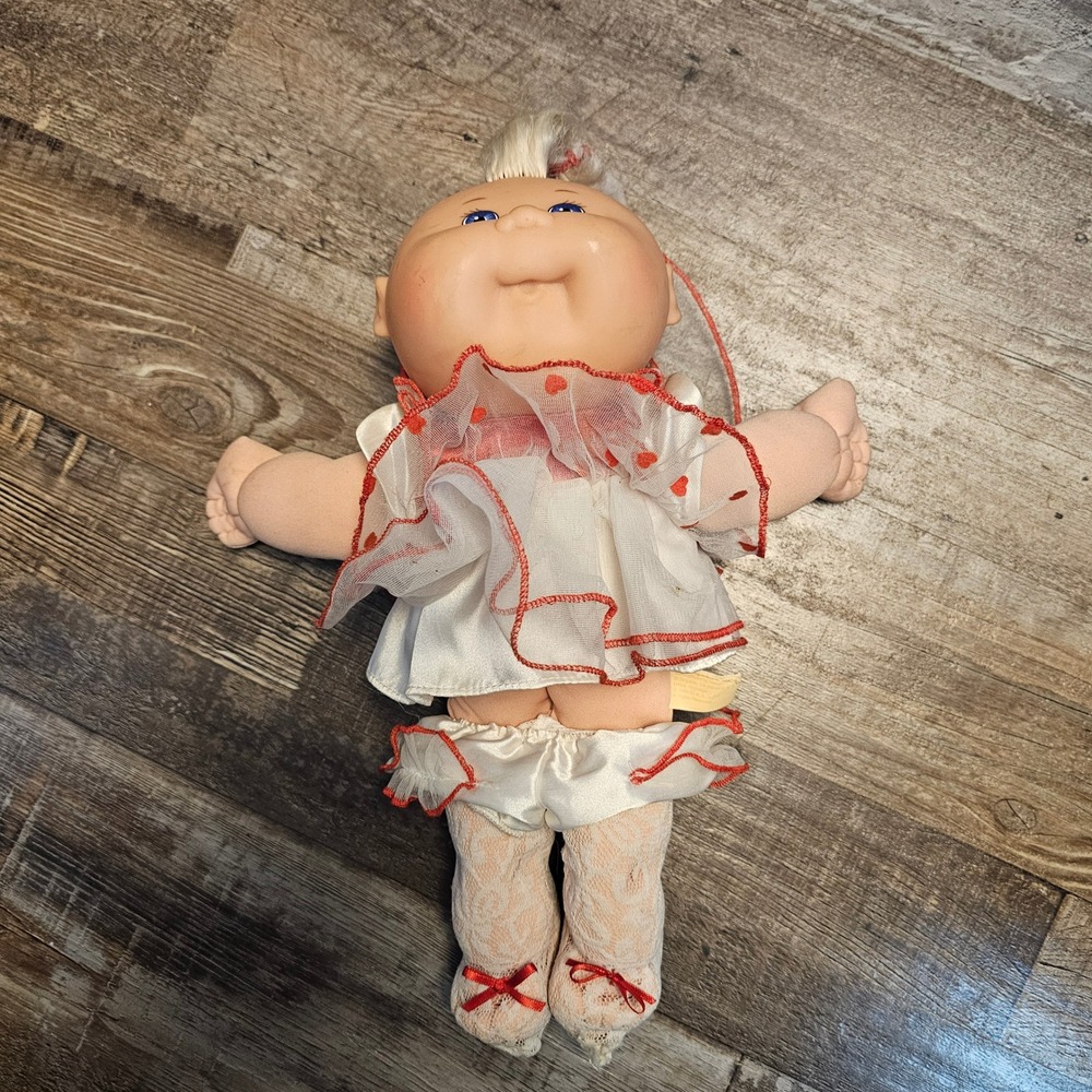 Vintage Cabbage Patch Kids Doll Blue Eyes Blonde Hair Heart Dress Xavier Roberts